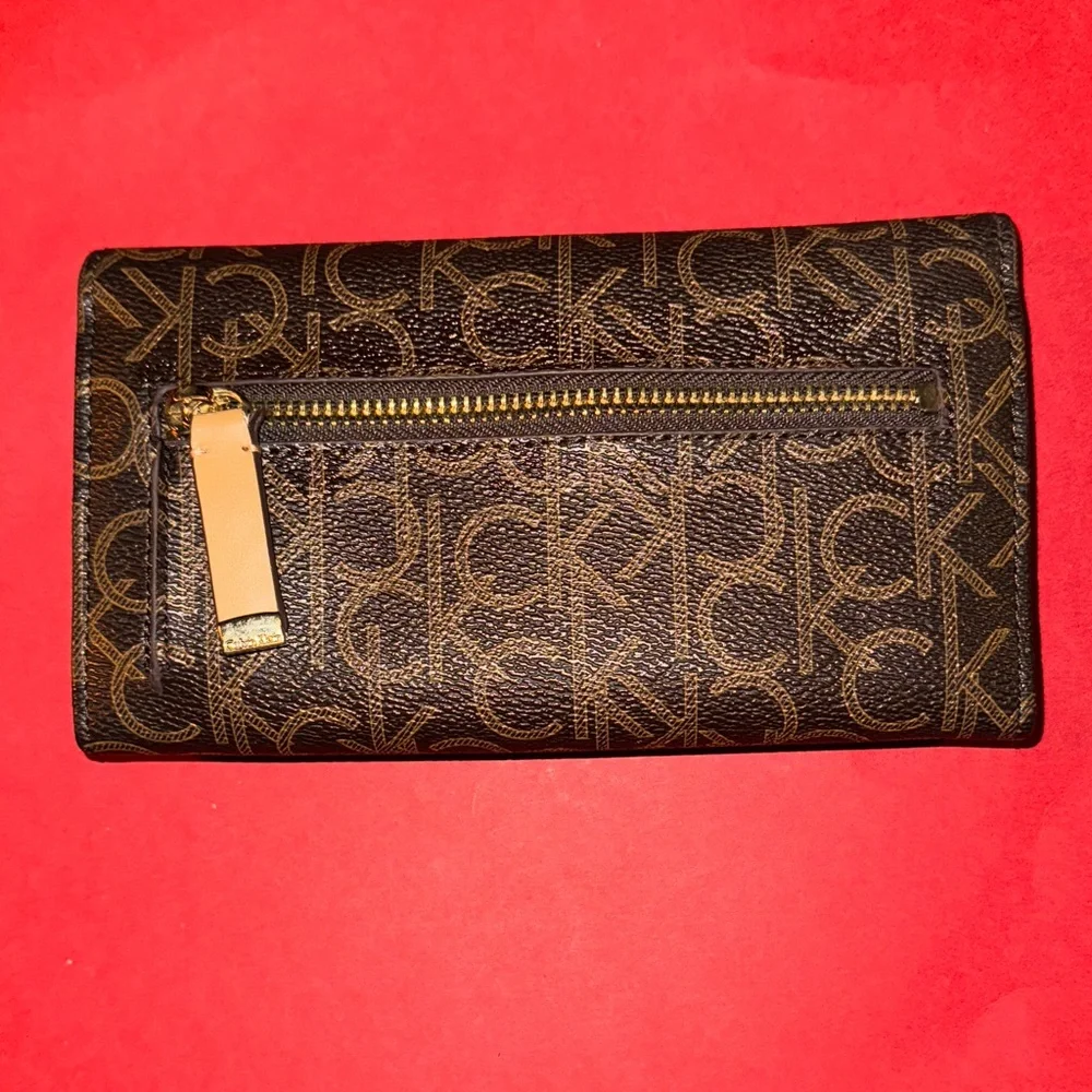 Calvin Klein Trifold Wallet in Dark Brown Signature Leather - Picture 4 of 8